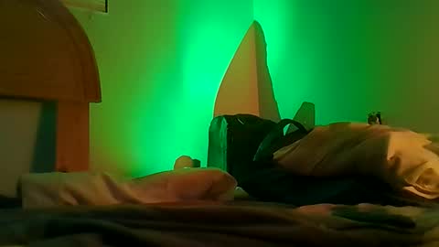 Snapshot of sterng123 chatting on 10-24-25, 06:43 sterng123 online show from 10-24-25, 06:43