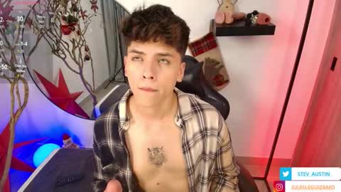 Snapshot of stev_austin_ chatting on 12-15-25, 11:20 Stev austin online show from 12-15-25, 11:20