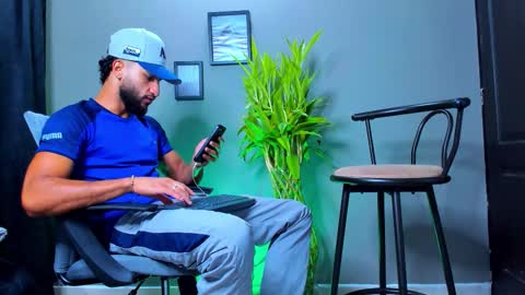 Snapshot of stev_velez chatting on 10-22-25, 12:05 Steve online show from 10-22-25, 12:05