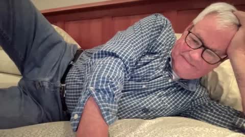 Snapshot of steve988279 chatting on 12-15-25, 10:03 Steve online show from 12-15-25, 10:03