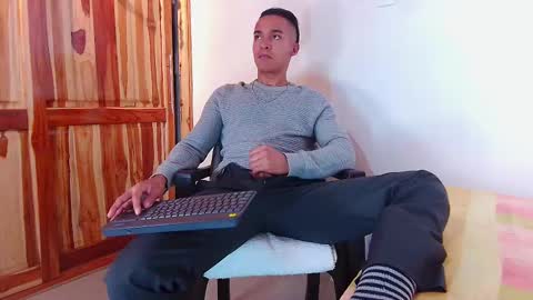 Snapshot of steven_modelo69 chatting on 02-17-25, 02:53 steven_modelo69 online show from 02-17-25, 02:53