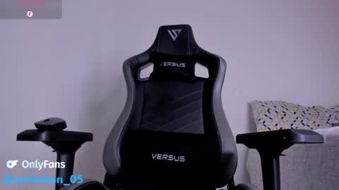 Esteban online show from 09-20-25, 03:40