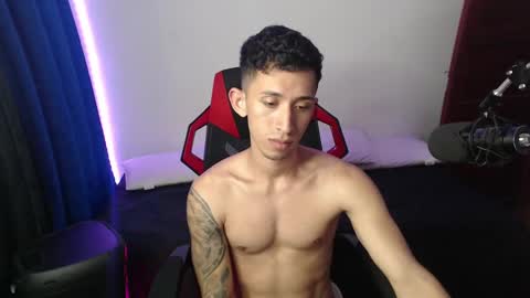 Snapshot of stevensex501 chatting on 01-10-25, 02:04 steven online show from 01-10-25, 02:04