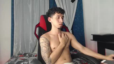 Snapshot of stevensex501 chatting on 10-04-25, 07:06 steven online show from 10-04-25, 07:06