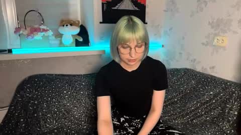 Stevie online show from 10-26-25, 03:07