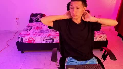 Snapshot of stevenweb chatting on 10-13-25, 01:11 stevenweb online show from 10-13-25, 01:11