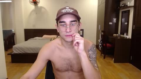 Alex   online show from 01-05-25, 03:32