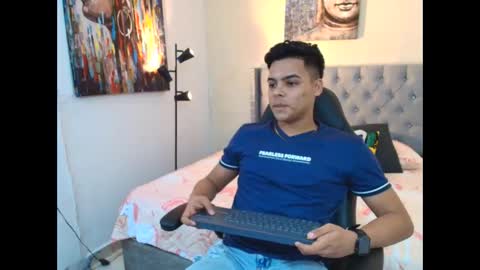 Snapshot of stewart_mateo_ chatting on 09-17-25, 02:02 stewart online show from 09-17-25, 02:02