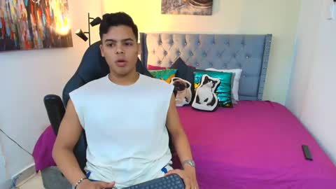 Snapshot of stewart_mateo_ chatting on 09-19-25, 02:57 stewart online show from 09-19-25, 02:57