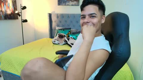 Snapshot of stewart_mateo_ chatting on 10-09-25, 02:42 stewart online show from 10-09-25, 02:42