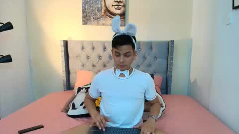 Snapshot of stewart_mateo_ chatting on 10-13-25, 02:00 stewart online show from 10-13-25, 02:00