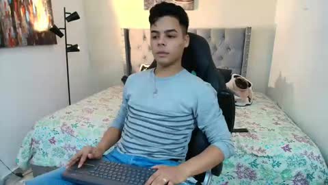 Snapshot of stewart_mateo_ chatting on 10-21-25, 02:01 stewart online show from 10-21-25, 02:01