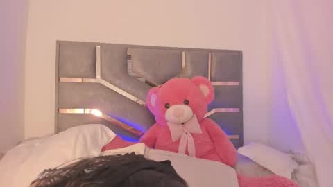 sthepie online show from 10-15-25, 01:06