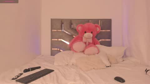 sthepie online show from 10-31-25, 03:07