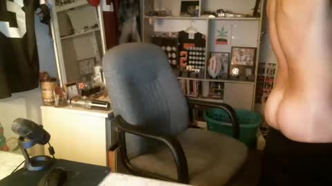 Snapshot of stickey4areason chatting on 12-24-24, 03:49 stickey online show from 12-24-24, 03:49