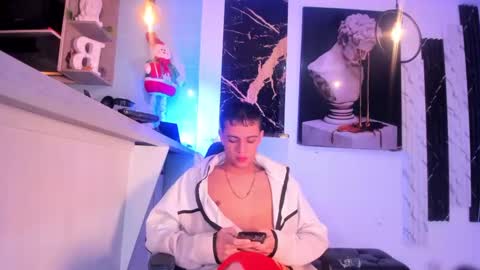 Stiven  brendan online show from 12-16-24, 01:10