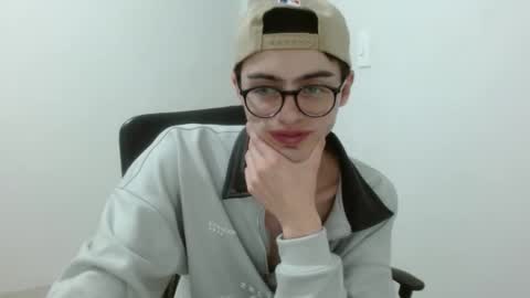 Snapshot of stiv_grant chatting on 05-06-26, 01:14 stiv_grant online show from 05-06-26, 01:14