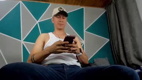 stiven_gutierrez online show from 11-11-25, 11:21