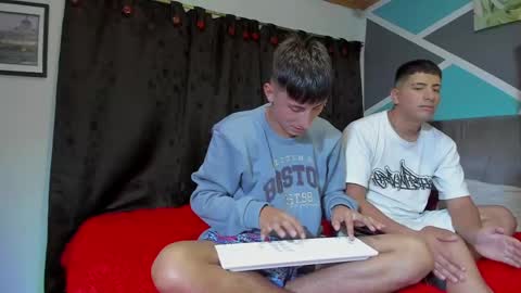 Snapshot of stivenred chatting on 12-05-25, 06:11 Stiven online show from 12-05-25, 06:11