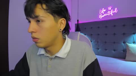 Snapshot of stiwentwink chatting on 09-22-25, 01:13 Stiwen online show from 09-22-25, 01:13