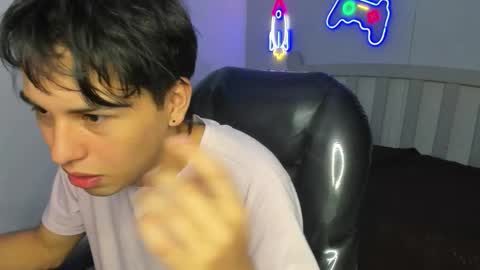 Snapshot of stiwentwink chatting on 10-02-25, 03:52 Stiwen online show from 10-02-25, 03:52