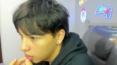 Snapshot of stiwentwink chatting on 10-03-25, 01:08 Stiwen online show from 10-03-25, 01:08