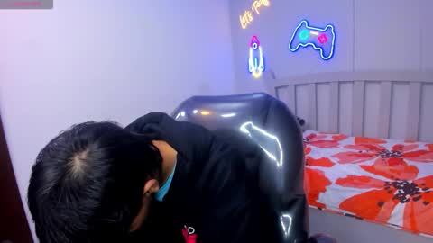 Snapshot of stiwentwink chatting on 10-13-25, 01:44 Stiwen online show from 10-13-25, 01:44