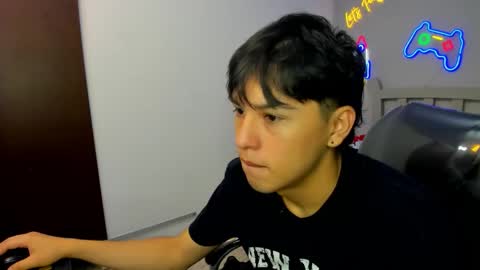 Snapshot of stiwentwink chatting on 10-14-25, 01:12 Stiwen online show from 10-14-25, 01:12