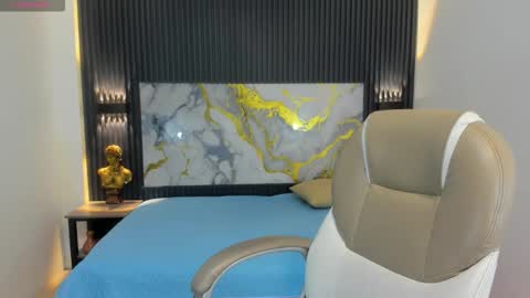 Snapshot of stiwentwink chatting on 10-21-25, 03:35 Stiwen online show from 10-21-25, 03:35