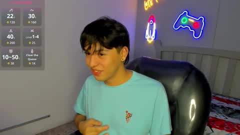 Snapshot of stiwentwink chatting on 10-23-25, 01:54 Stiwen online show from 10-23-25, 01:54