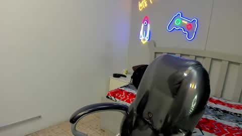 Snapshot of stiwentwink chatting on 10-24-25, 01:40 Stiwen online show from 10-24-25, 01:40