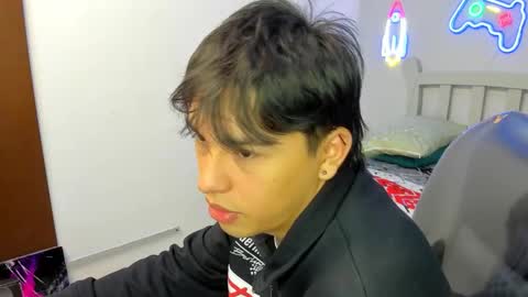 Snapshot of stiwentwink chatting on 10-28-25, 02:42 Stiwen online show from 10-28-25, 02:42