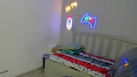 Snapshot of stiwentwink chatting on 10-29-25, 01:35 Stiwen online show from 10-29-25, 01:35