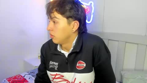 Snapshot of stiwentwink chatting on 10-31-25, 12:06 Stiwen online show from 10-31-25, 12:06