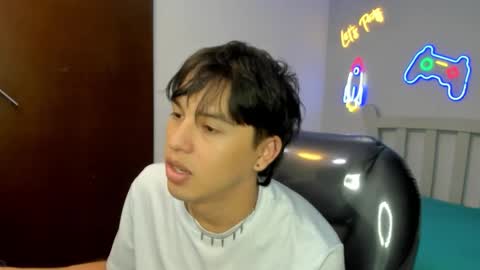 Snapshot of stiwentwink chatting on 11-04-25, 12:37 Stiwen online show from 11-04-25, 12:37