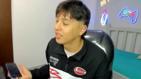 Snapshot of stiwentwink chatting on 11-06-25, 02:51 Stiwen online show from 11-06-25, 02:51