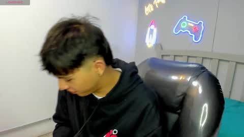 Snapshot of stiwentwink chatting on 11-07-25, 01:55 Stiwen online show from 11-07-25, 01:55