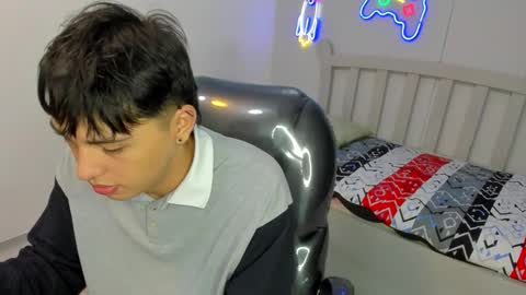 Snapshot of stiwentwink chatting on 11-13-25, 01:32 Stiwen online show from 11-13-25, 01:32