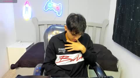 Snapshot of stiwentwink chatting on 11-15-25, 02:02 Stiwen online show from 11-15-25, 02:02