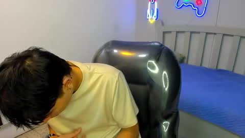 Snapshot of stiwentwink chatting on 11-19-25, 05:24 Stiwen online show from 11-19-25, 05:24