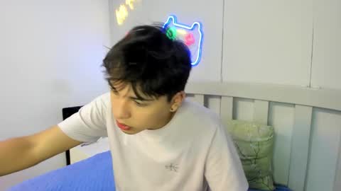 Snapshot of stiwentwink chatting on 11-22-25, 03:22 Stiwen online show from 11-22-25, 03:22