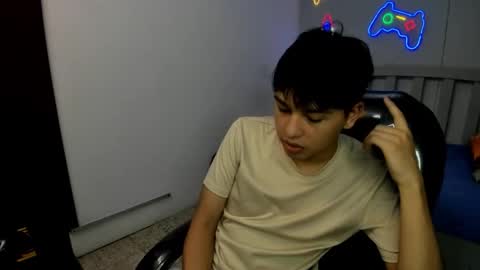 Snapshot of stiwentwink chatting on 11-26-25, 01:01 Stiwen online show from 11-26-25, 01:01