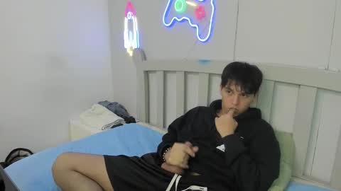 Snapshot of stiwentwink chatting on 12-15-25, 01:32 Stiwen online show from 12-15-25, 01:32