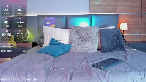 Snapshot of stone_lee_ chatting on 12-15-24, 03:56 Stone Lee  online show from 12-15-24, 03:56