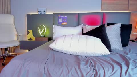 Snapshot of stone_lee_ chatting on 02-04-25, 01:48 Stone Lee  online show from 02-04-25, 01:48