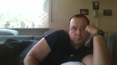 stoned1983 online show from 12-05-25, 08:12