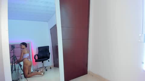 Snapshot of stormihills chatting on 01-13-25, 04:19 Sweety Stormi  online show from 01-13-25, 04:19