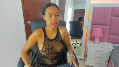 Snapshot of stormihills chatting on 01-17-25, 01:46 Sweety Stormi  online show from 01-17-25, 01:46