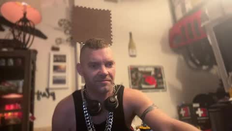 Str8 online show from 02-20-25, 10:59