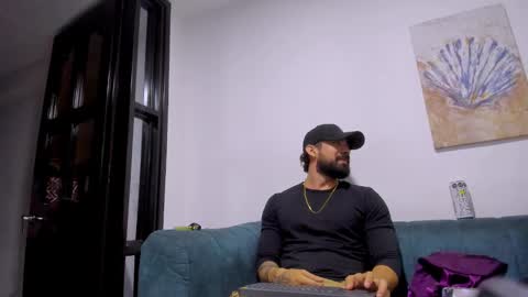 Snapshot of straight__friends chatting on 09-11-25, 02:28 straight__friends online show from 09-11-25, 02:28